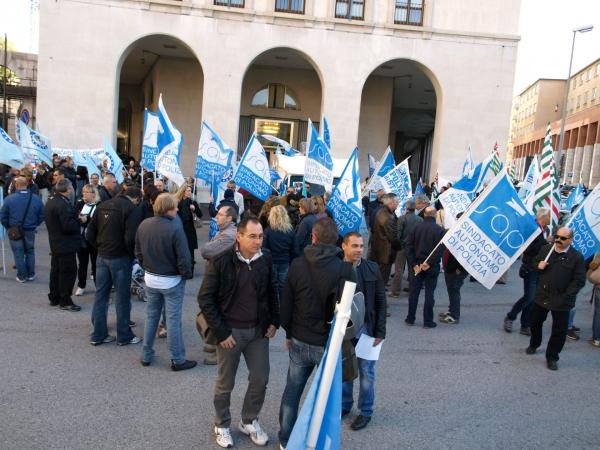 121023-Manifestazione Piazza Oberdan (5)